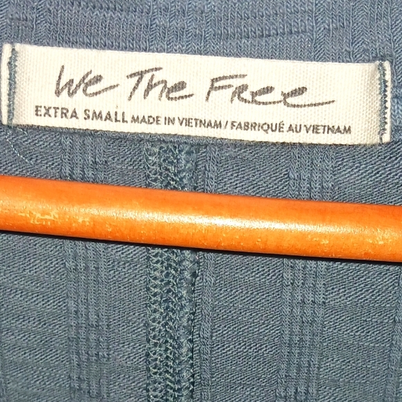 The Perfect Long Sleeve 'Must-Have' Tee. - Picture 4 of 4